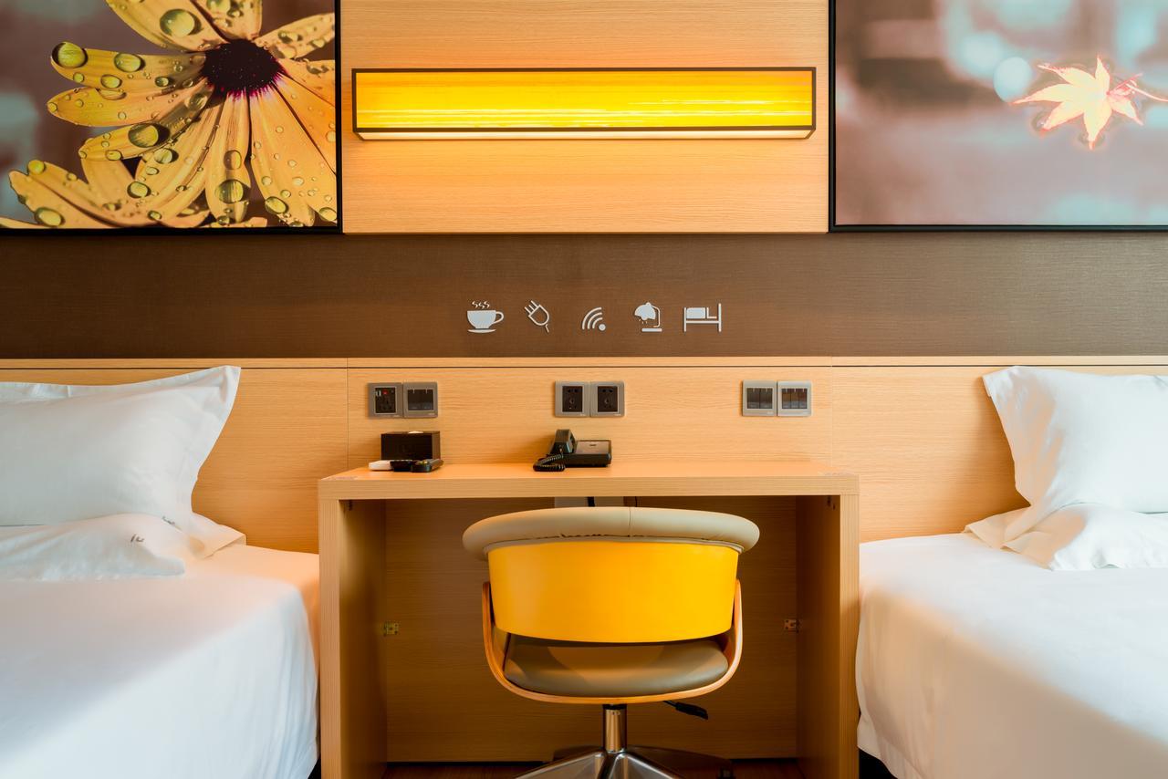 Iu Hotel Ruoyang Yiyang Wenhua Road Exteriör bild
